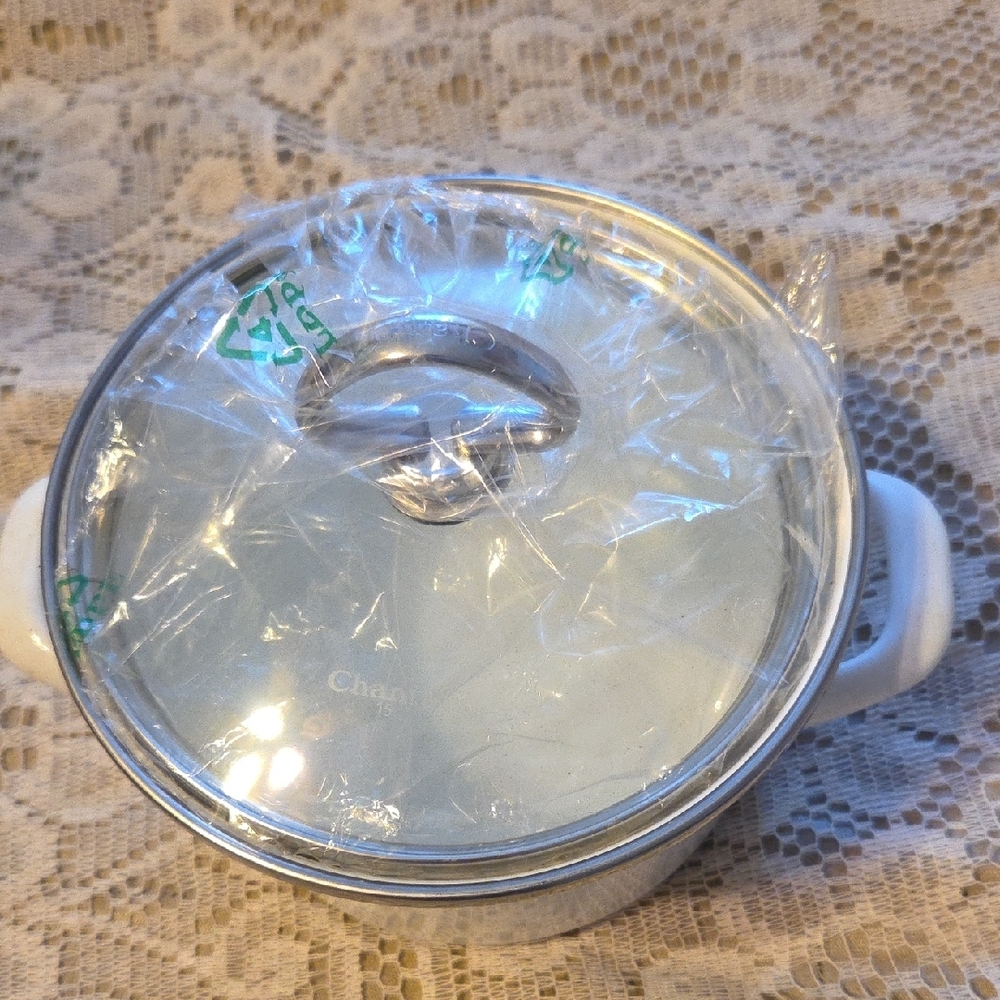 White Soup Pot with Glass Warming Stand - Picture 7 of 11